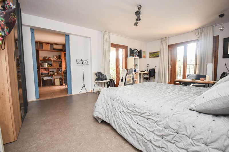 Foto 47a9f519-d4d6-46f3-9287-46a50ba81893. Casa encantadora casa de pueblo con terreno y piscina además de unas magníficas vistas a las montañas y al pintoresco pueblo de esporl en Esporles