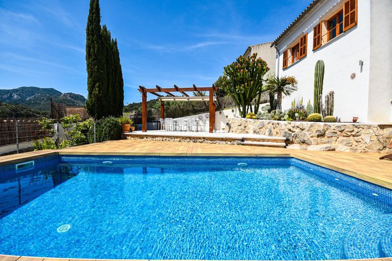 Foto 592a1cfc-8b9a-47b3-b3dc-bc82db34be52. Casa encantadora casa de pueblo con terreno y piscina además de unas magníficas vistas a las montañas y al pintoresco pueblo de esporl en Esporles