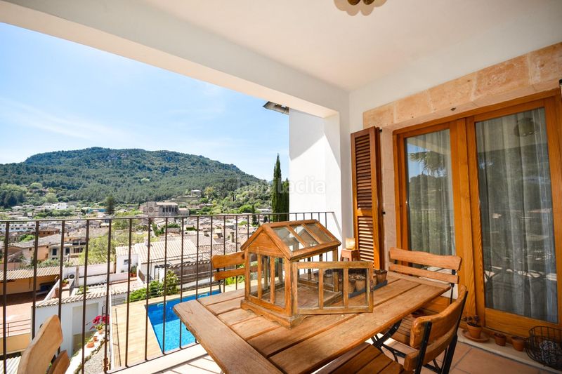 Foto d94c5678-5cc0-42b4-8cfc-c282cd805862. Casa encantadora casa de pueblo con terreno y piscina además de unas magníficas vistas a las montañas y al pintoresco pueblo de esporl en Esporles