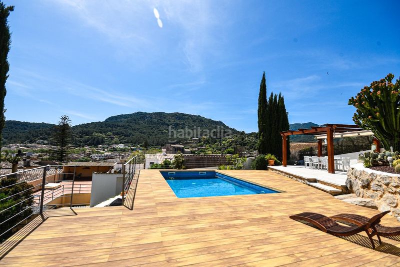 Foto f86687f9-ff2d-4aa4-8bc8-55e1a2141142. Casa encantadora casa de pueblo con terreno y piscina además de unas magníficas vistas a las montañas y al pintoresco pueblo de esporl en Esporles