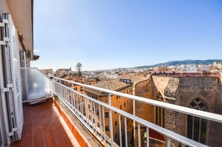 Location Appartement  Calle sant miquel. Excelente piso en el centro de palma con una fantástica luz natu