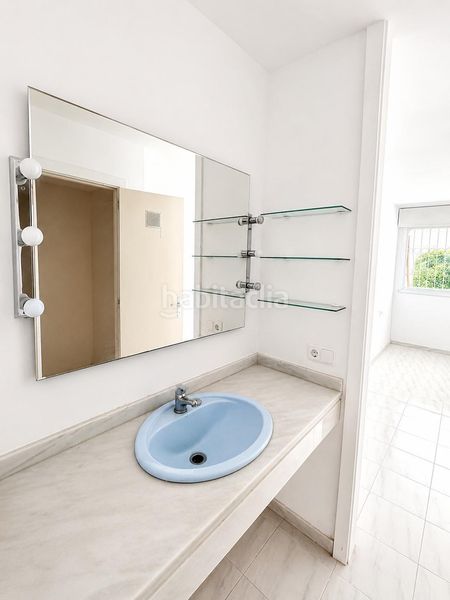 Foto d4ea29ca-3922-4132-9f16-ee726fbe968a. Casa adossada amb aparcament piscina a Cala Vinyes Calvià