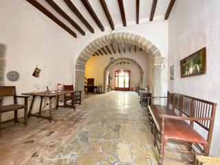 House in Pere estruch 24. Gran casal mallorquín en el centro de binissalem