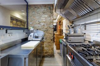 Lloguer Local Comercial a Binissalem. Traspaso de bar  restaurante en el centro de binissalem