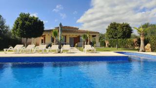Lloguer Masia a Campos. Chalet en alquiler en campos espacio, confort y entorno natural