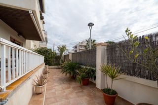Ground floor in Les Maravelles. A solo 300 metros del mar y con espacio para disfrutarlo de verd