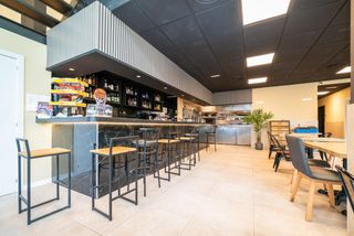Lloguer Local Comercial a Carrer del gremi de porgadors 17. Traspaso de restaurante brox  negocio consolidado en el polígono