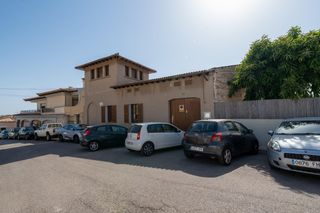 Xalet  De ramon y cajal 131. Casa con gran zona exterior, garaje, torreón y sótano en els mol
