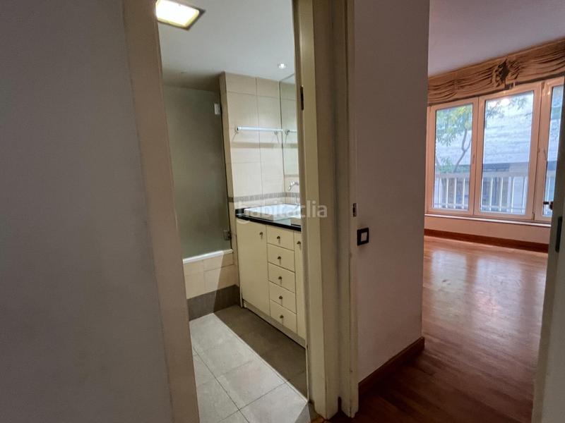 Foto 0ca9a6d2-e5c4-489d-84f4-d491d6eefb0a. Pis a calle cardenal vives i tuto 65 a Sarrià Barcelona