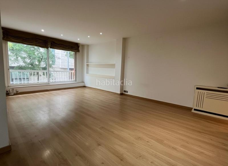 Foto f4e55c92-25ad-4c5d-8783-82085ec9a32b. Pis a calle cardenal vives i tuto 65 a Sarrià Barcelona