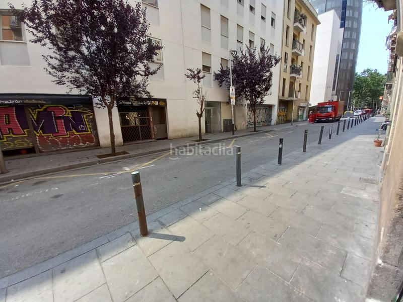 Foto 99635ae3-043c-4651-9617-1817e7fe189b. Alquiler local comercial  a reformar junto rambla del Raval en Barcelona