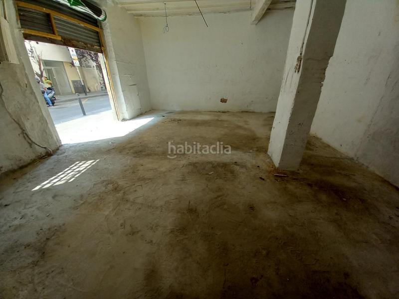 Foto edc6892f-e6d3-4ea9-a198-589229883387. Alquiler local comercial  a reformar junto rambla del Raval en Barcelona