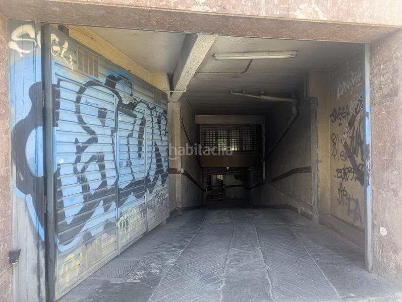 Foto c5d263c8-f125-46e0-b08a-810a648775fc. Alquiler parking coche parking cerca de rambla de brasil y av madrid en Barcelona