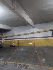 Aparcament cotxe a Sants-Badal