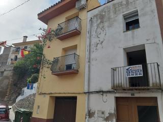 Masia a Carrer nou 63. Casa a rehabilitar