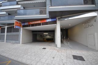 Posto auto in Llandells. Plaza de parking doble en zona centro