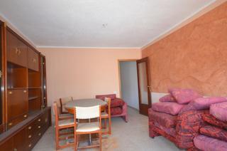 Appartement à Llandells. Piso en edificio labradores
