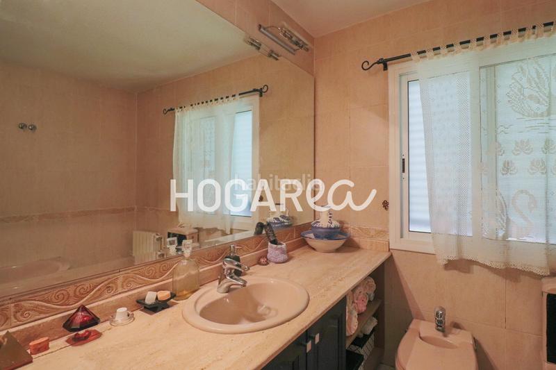 Foto 0681ec8c-9960-4088-b682-6a972f10d5f8. Casa  independiente con piscina y vistas al parque en Martorell