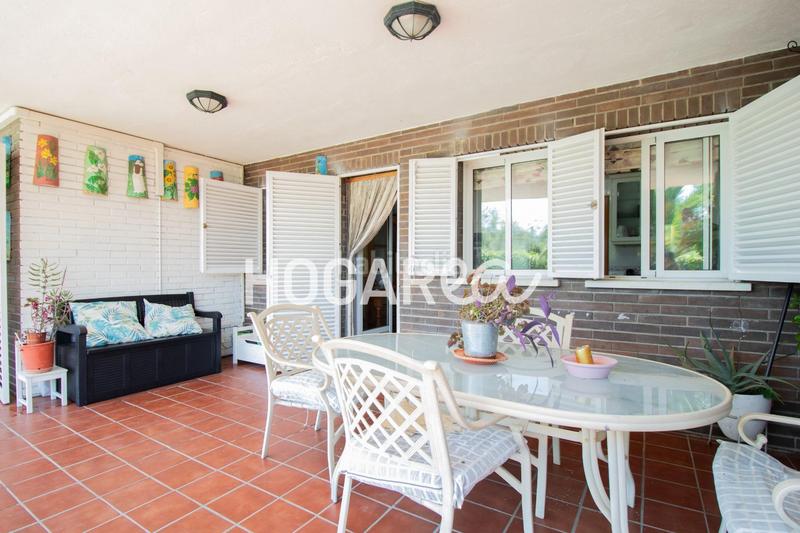 Foto 42bd39b6-1d45-471b-9b20-6f2d30bc80e7. Casa  independiente con piscina y vistas al parque en Martorell