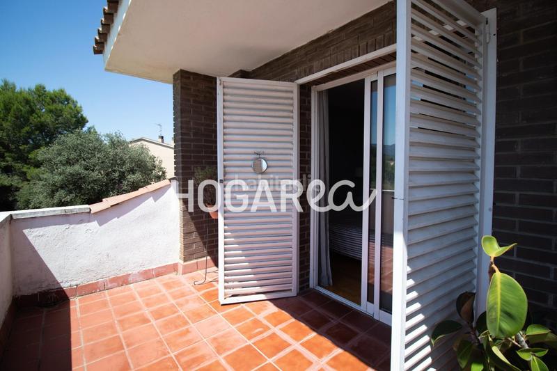 Foto 454a8892-dbb5-44f7-8343-02c2f8309f9c. Casa  independiente con piscina y vistas al parque en Martorell