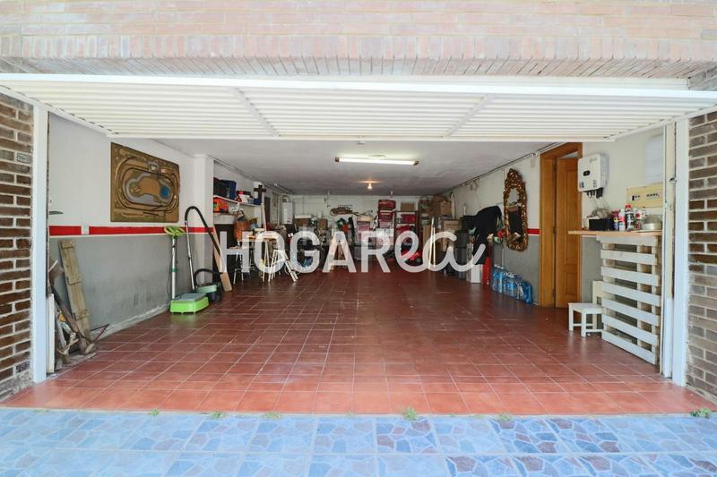 Foto 798c303c-0082-425c-b920-367f0634422e. Casa  independiente con piscina y vistas al parque en Martorell