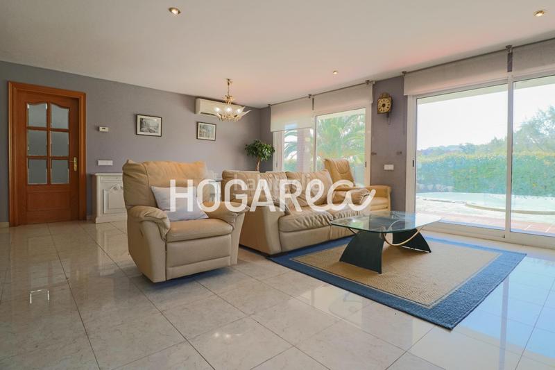 Foto c1bf2ac0-94af-461e-a2d5-60db12c96802. Casa  independiente con piscina y vistas al parque en Martorell