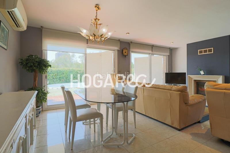 Foto c9478938-873a-4b7f-8305-111808a9e49b. Casa  independiente con piscina y vistas al parque en Martorell