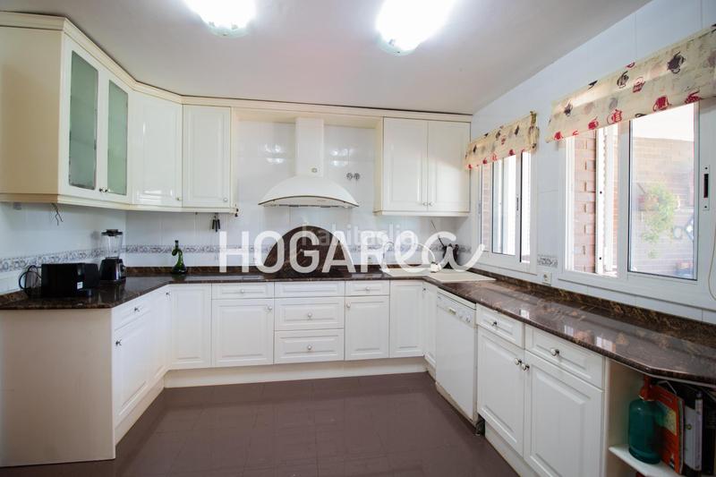 Foto e0c56f44-c00d-48cd-9d6d-261907db62ce. Casa  independiente con piscina y vistas al parque en Martorell