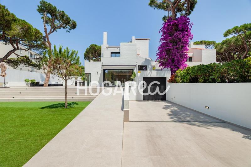 Foto f59f345b-7229-423d-91e2-ee7a955db46d. Haus mit parking in Gava Mar Gavà