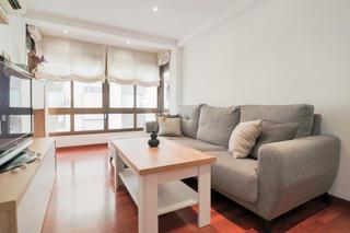 Appartement  Carrer montmany. Piso de 2 dormitorios dobles y salón amplio en sant boi