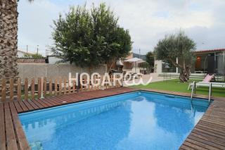 Xalet  Avenida mas pico. Chalet reformado de 3 habitaciones con jardín, piscina y barbaco