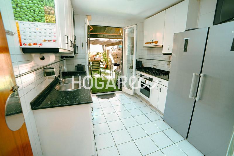 Foto 10396ada-800a-4446-8939-a9955ea67b05. Casa aparellada amb calefacció a Llefià Badalona
