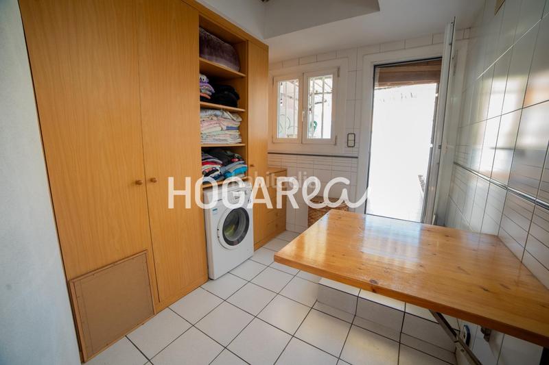 Foto 5618076e-80ef-4e90-9ecc-e32147ece4d0. Casa aparellada amb calefacció a Llefià Badalona