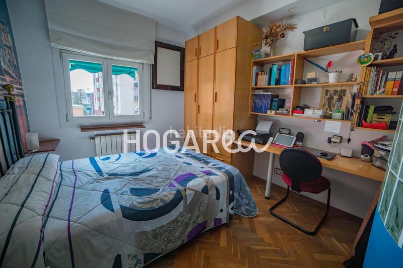 Foto 5ec260b9-8454-401e-bce0-8af222c6e9af. Casa aparellada amb calefacció a Llefià Badalona