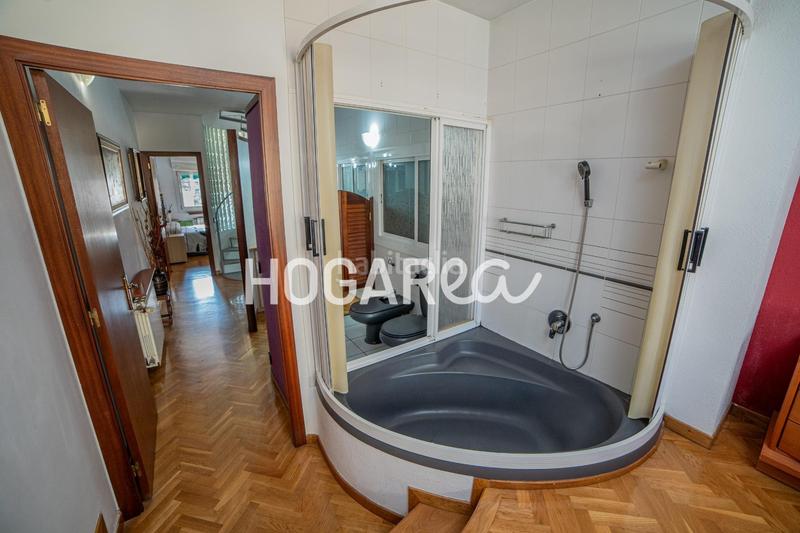 Foto 9b0b4b57-ef74-4c04-a157-2d17d5be1298. Casa aparellada amb calefacció a Llefià Badalona