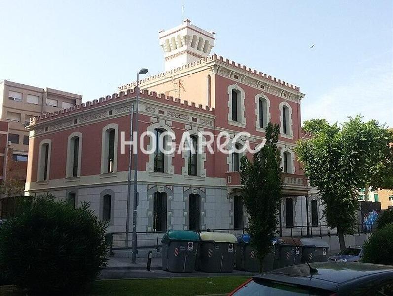 Foto a915e9d5-0ecf-4268-8f02-992adef40d75. Casa aparellada amb calefacció a Llefià Badalona