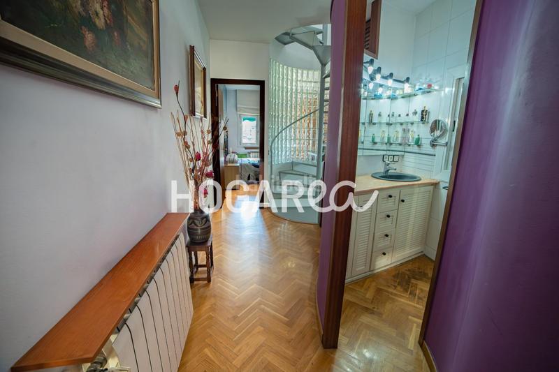 Foto d0582de8-466e-4a72-9075-2dab304695c7. Casa aparellada amb calefacció a Llefià Badalona
