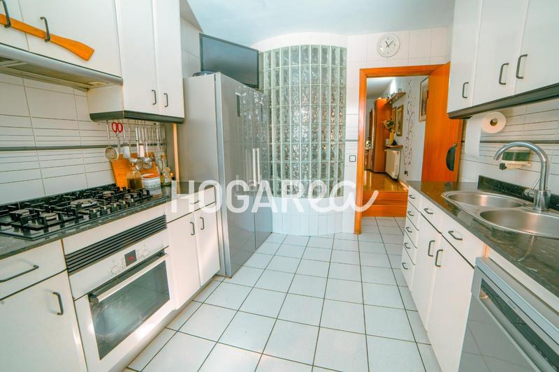 Foto fd99f77c-0ffc-4b00-9e43-25dd63110f3a. Casa aparellada amb calefacció a Llefià Badalona