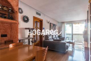 Appartement  Carrer josep marieges julià. Gran piso en la zona de vinyets, sant boi. cuenta con 4 habitaci