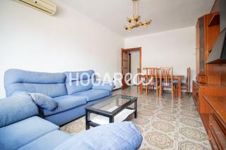 Pis  Avenida josep tarradellas i joan. Piso de 3 habitaciones, salón comedor luminoso y cocina práctica