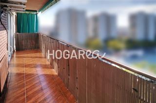 Flat  Avenida de can serra. Luminoso piso de 90 m en av. can serra, hospitalet. dispone de s