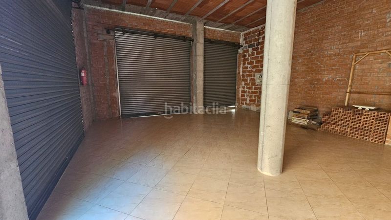 Foto 09975e2a-3259-427d-a76b-af4002716533. Local comercial en carrer colón 37b cèntric i cantoner amb molta façana i visibilitat també lloguer en Valls