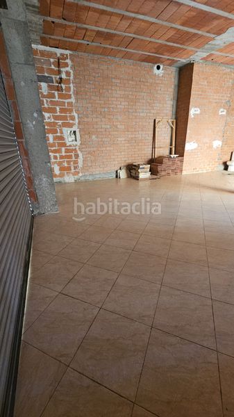 Foto 181ad5b2-634b-4542-a44d-04bf0150d780. Local comercial en carrer colón 37b cèntric i cantoner amb molta façana i visibilitat també lloguer en Valls