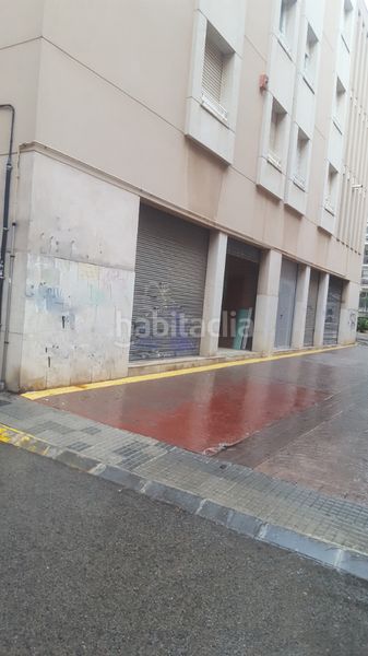 Foto aa8cea4c-a571-4922-b80f-e00d800b4d85. Local comercial en carrer colón 37b cèntric i cantoner amb molta façana i visibilitat també lloguer en Valls