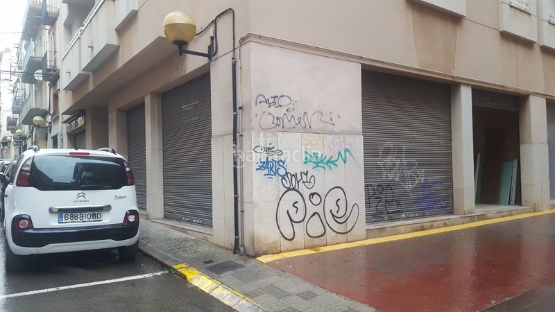 Foto b8ed949b-0066-4ddc-b862-87c3f67d0c49. Local comercial en carrer colón 37b cèntric i cantoner amb molta façana i visibilitat també lloguer en Valls