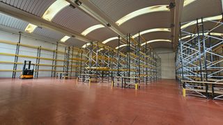 Industrial building in Carretera del pla 89. Ben equipada amb sistema d'incendis i prestatgeries industrials