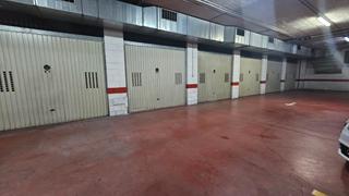 Lloguer Aparcament cotxe a Carrer xiquets de valls 13. Box ampli, facil maniobra, primer soterrani