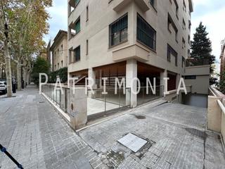 Aparcament cotxe a Pau alcover 84. Venta  plaza de aparcamiento en les tres torres, barcelona