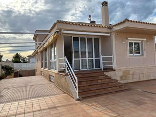Casa en Cl poligono y - ma 110. Chalet y 110  1415  www.legalspania.com postlegalspania.com 34 9