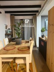 Casa adossada a Ca n'Aurell. Casa inglesa reformada con patio